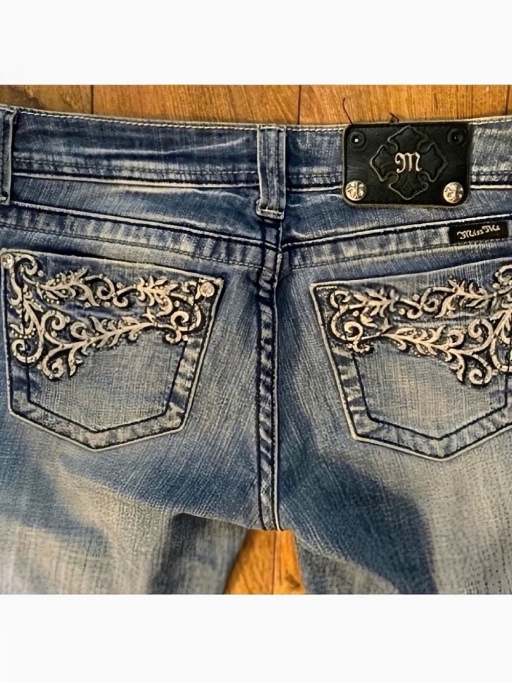 Gorgeous Vintage Y2K Miss Me Cropped Jeans With Embellished Pockets 21” Inseam